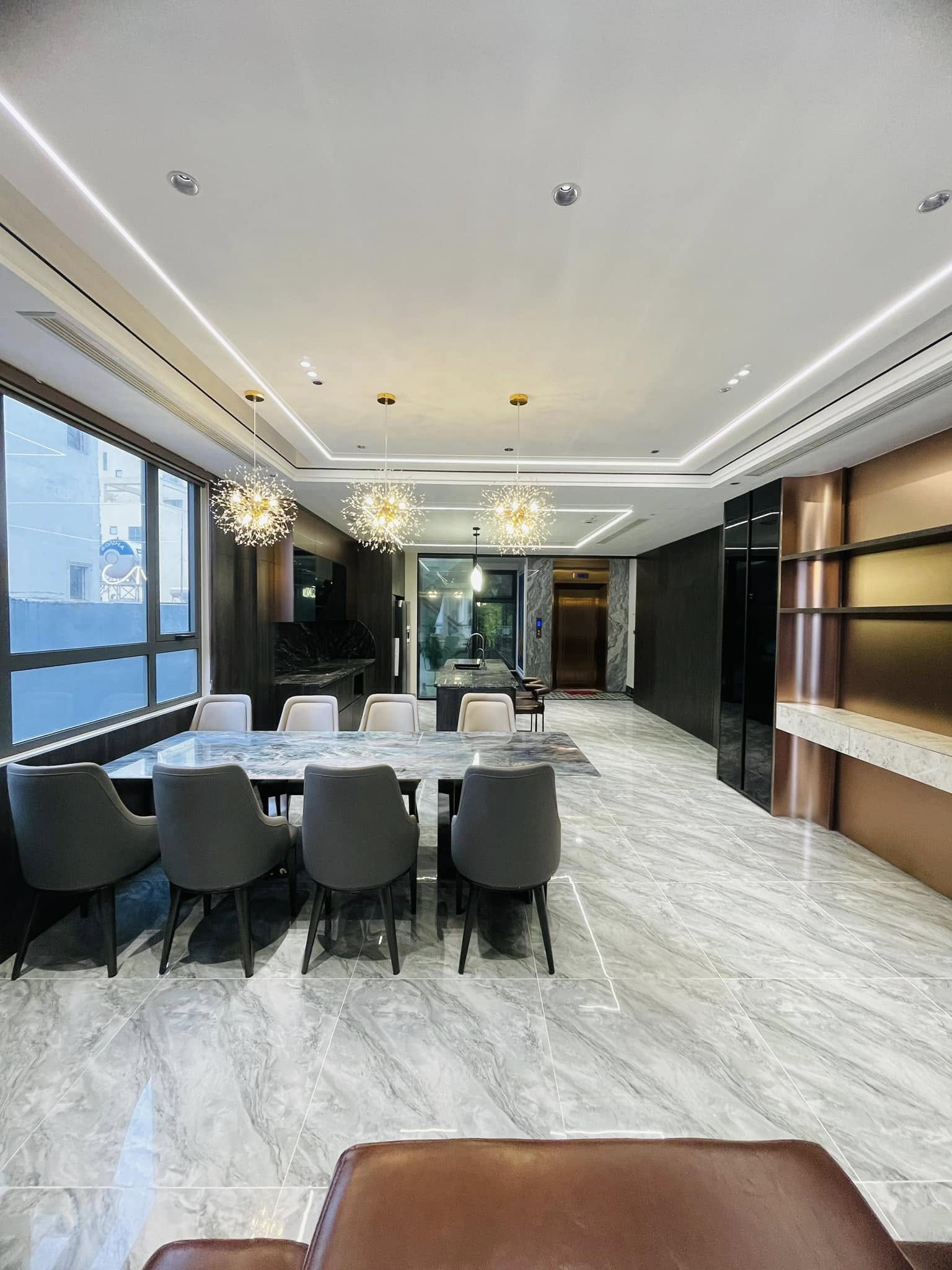 Nhà Phố Nguyễn Văn Cừ 80m2 6T, Gara 2 Ô Tô, Kinh Doanh, Dòng Tiền, Full Nội Thất 2X Tỷ - Ảnh 1