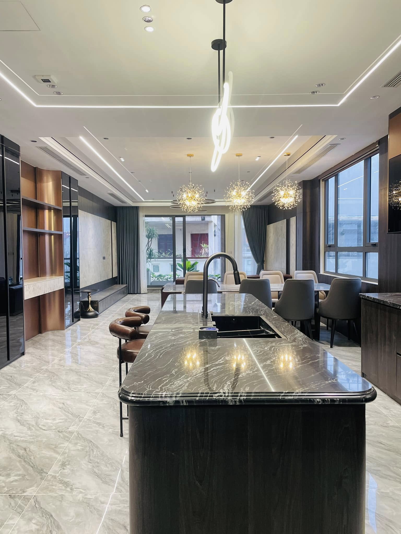 Nhà Phố Nguyễn Văn Cừ 80m2 6T, Gara 2 Ô Tô, Kinh Doanh, Dòng Tiền, Full Nội Thất 2X Tỷ - Ảnh 2