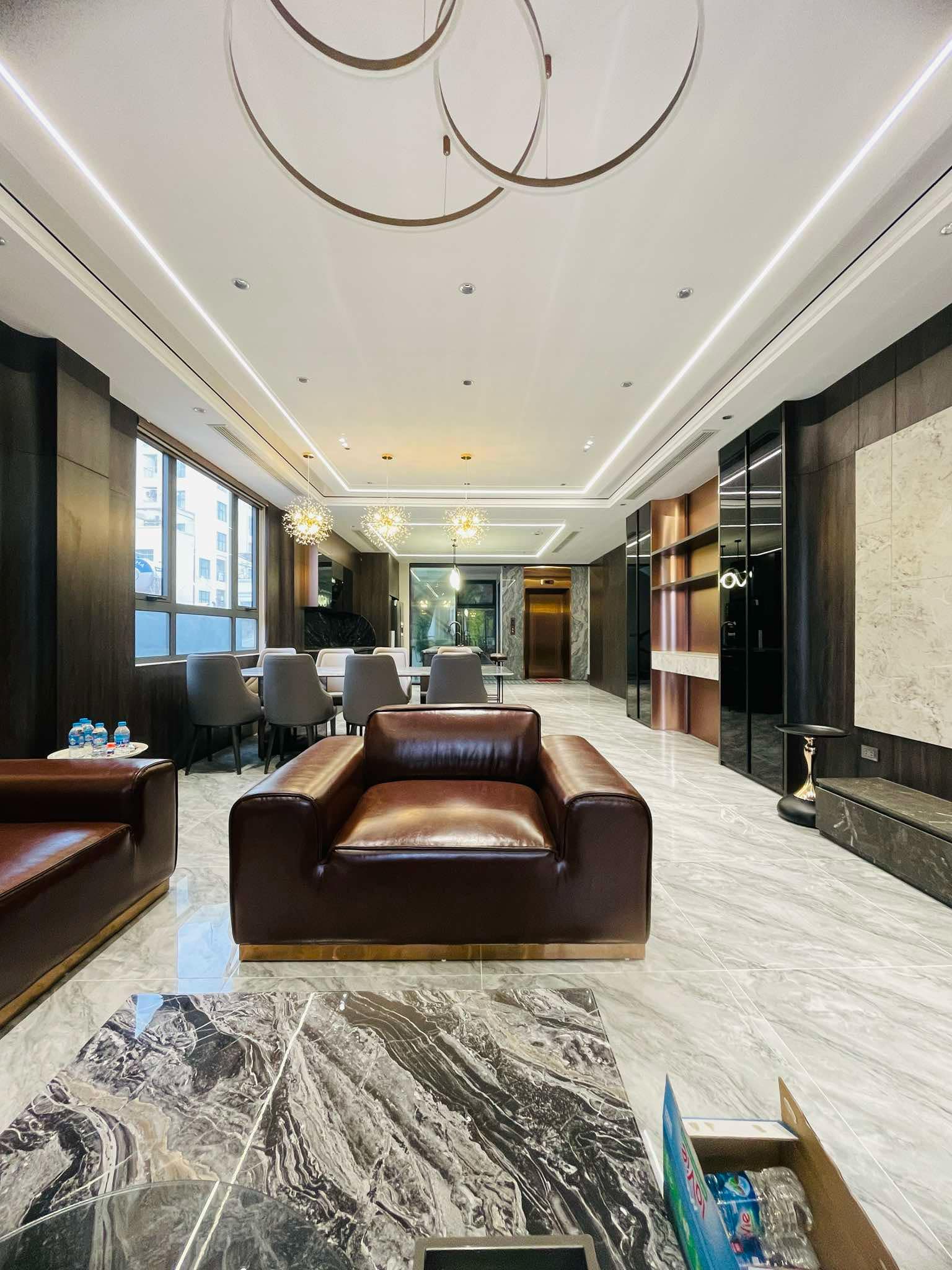 Nhà Phố Nguyễn Văn Cừ 80m2 6T, Gara 2 Ô Tô, Kinh Doanh, Dòng Tiền, Full Nội Thất 2X Tỷ - Ảnh chính