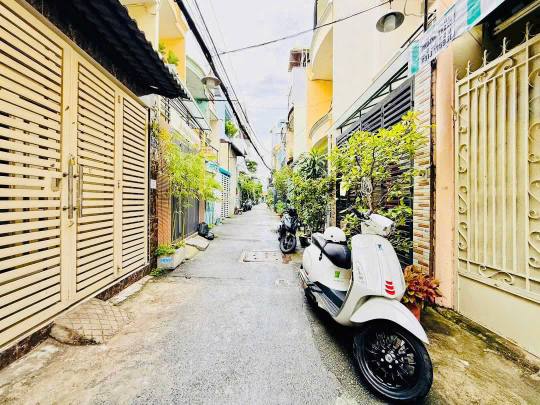 Bán nhà Gò Vấp hẻm xe hơi 1 trục gần công viên Làng Hoa, 4 phòng ngủ, chỉ 5 tỷ 8 nhỉnh thương lượng - Ảnh chính