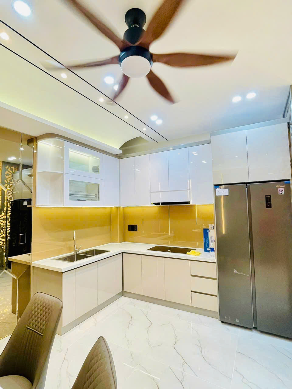 Bán nhà có thang máy Gò Vấp, 6 lầu mới xây, ngay chợ Hạnh Thông Tây, giá 11 tỷ ++ còn thương lượng - Ảnh 1