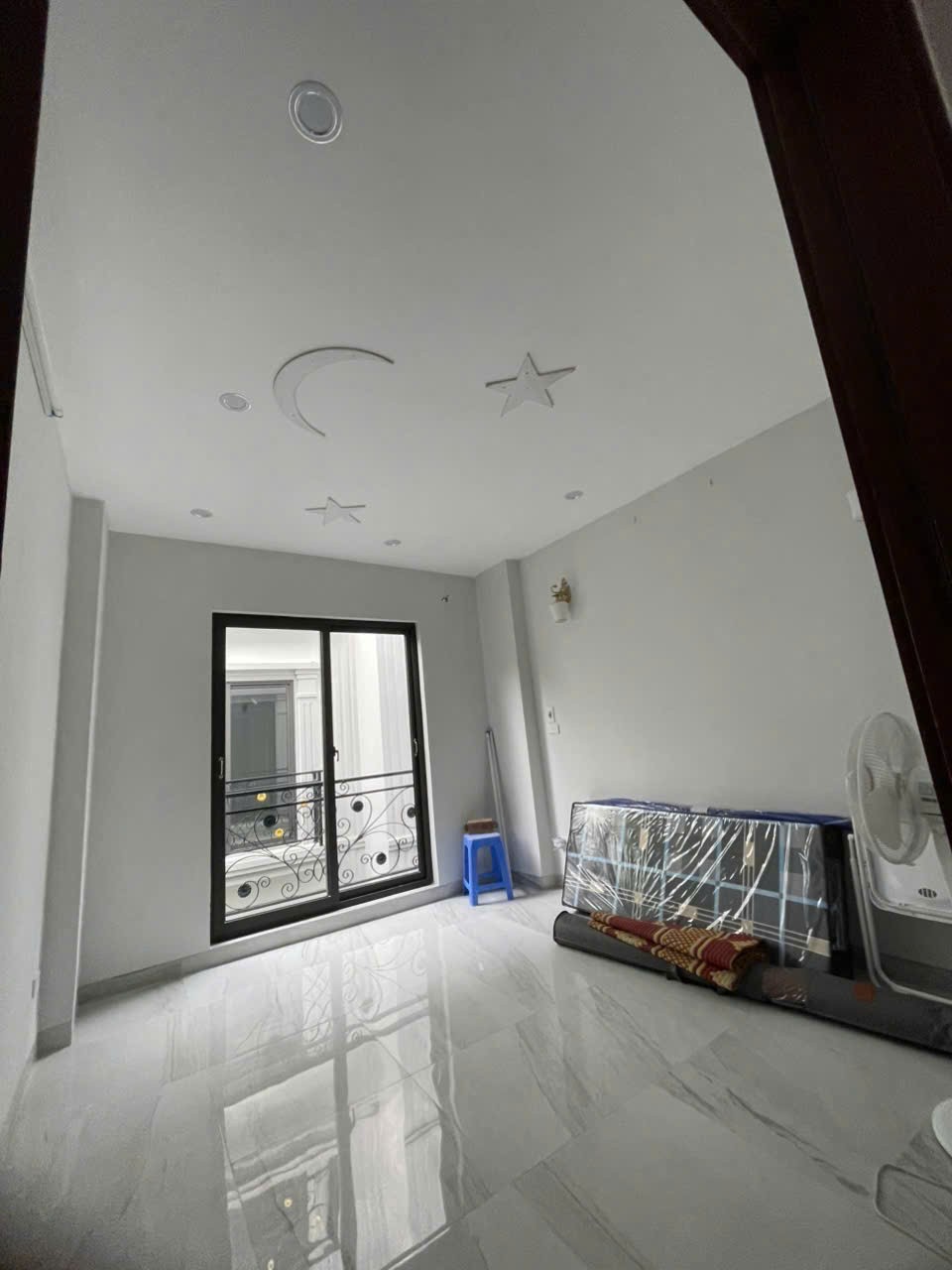 Bây giờ tìm đâu ở trung tâm thị trấn Chúc Sơn căn nhà 4 tầng mà giá chỉ 3tỉ250tr. - Ảnh 4