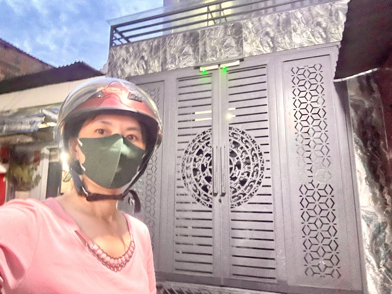 BÁN NHÀ CÓ DT KHỦNG- LÀM CHDV - THÍCH HỢP VỪA Ở VỪA KINH DOANH-ĐƯỜNG ĐOÀN VĂN BƠ- THÔNG RA XÓM - Ảnh chính