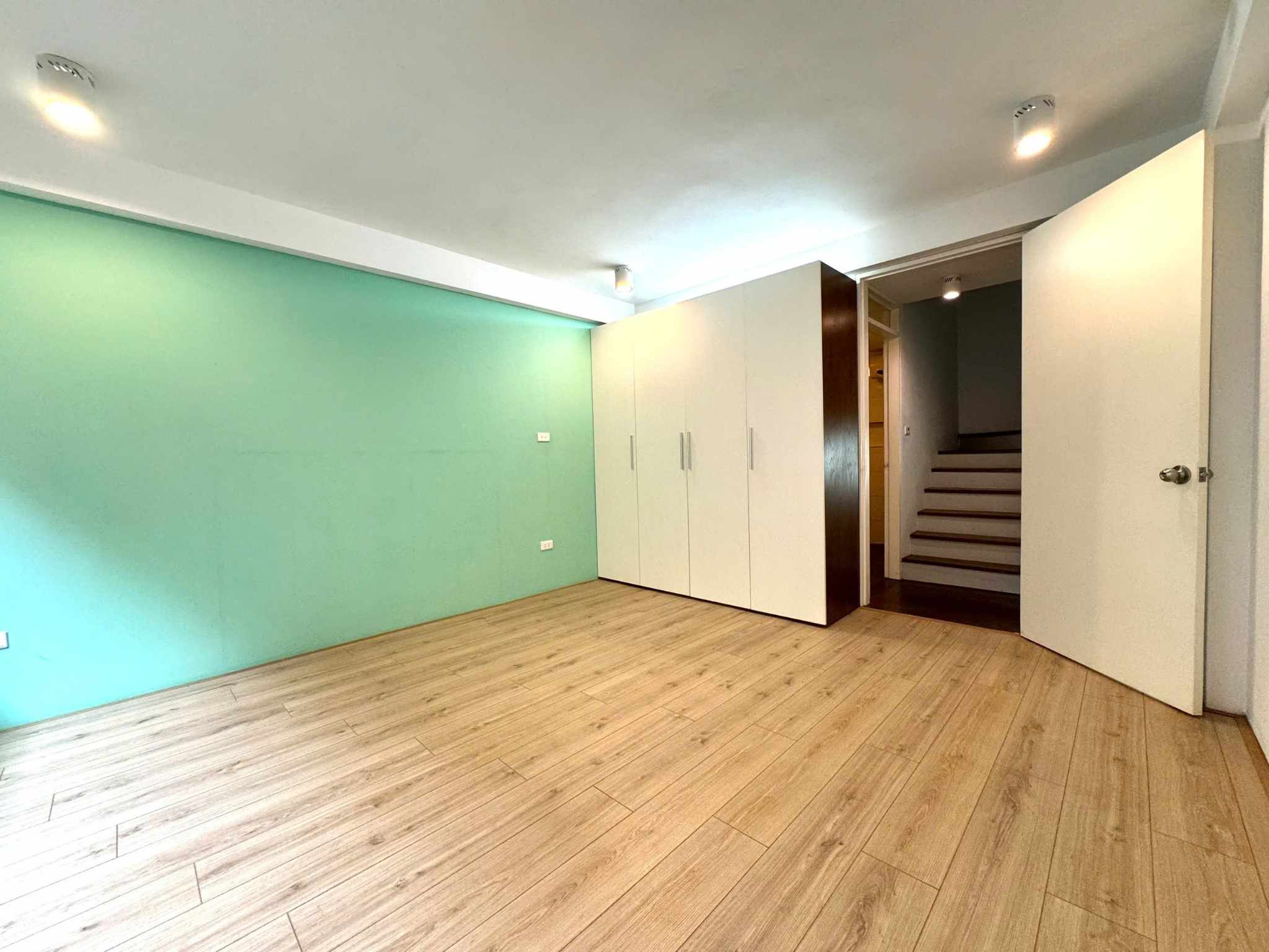 HIẾM CÓ, Bán Nhà Ngõ 12 Bồ Đề, Long Biên, 32m2, MT4m, 5 Tầng, Phân Lô, Ô Tô, - Ảnh 4