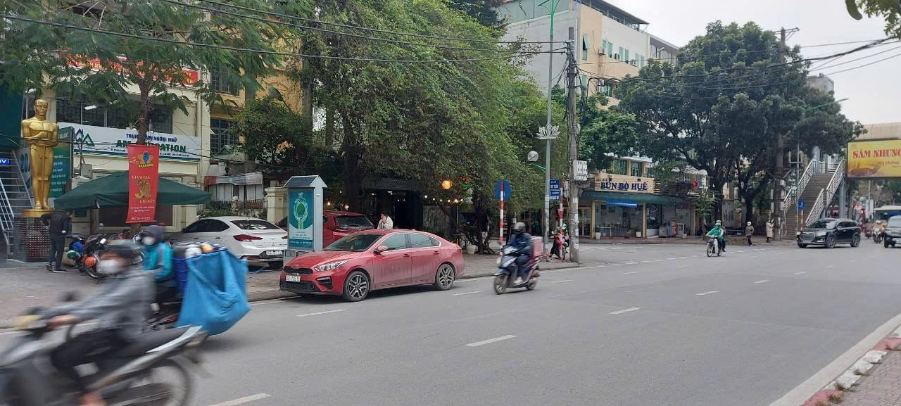 BÁN TÒA NHÀ MẶT PHỐ HOÀNG QUỐC VIỆT - 200M² x 6T THANG MÁY - DT 1.6 TỶ/NĂM - GIÁ 89 TỶ - Ảnh 1