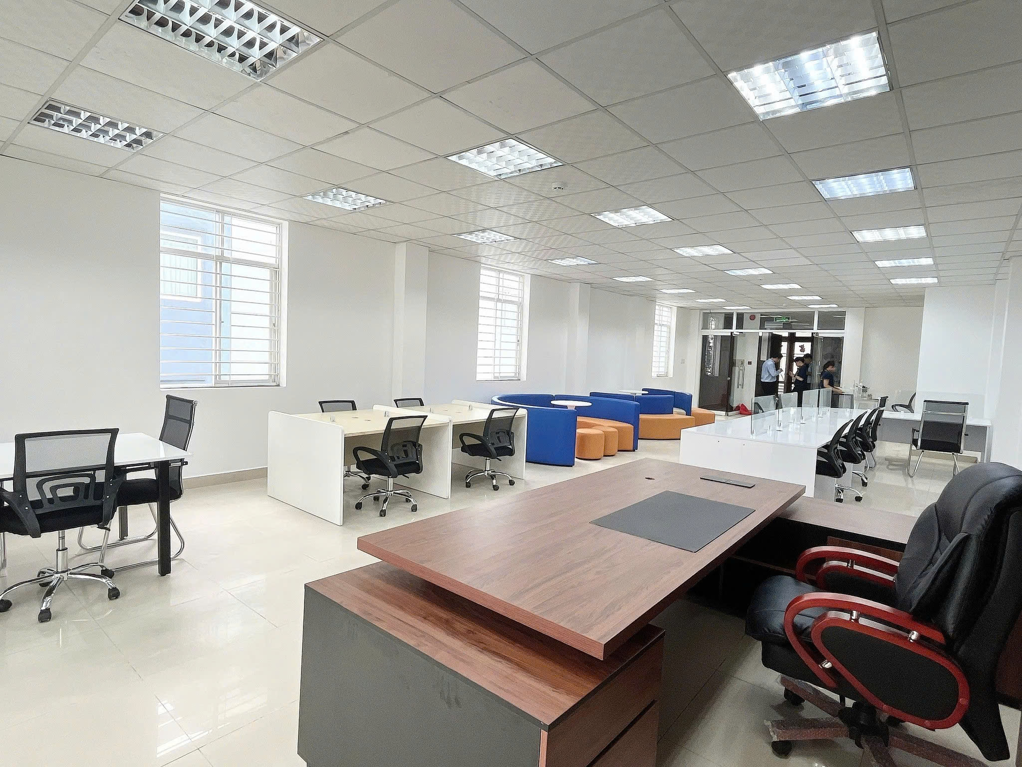 BÁN TÒA NHÀ MẶT PHỐ HOÀNG QUỐC VIỆT - 200M² x 6T THANG MÁY - DT 1.6 TỶ/NĂM - GIÁ 89 TỶ - Ảnh 3