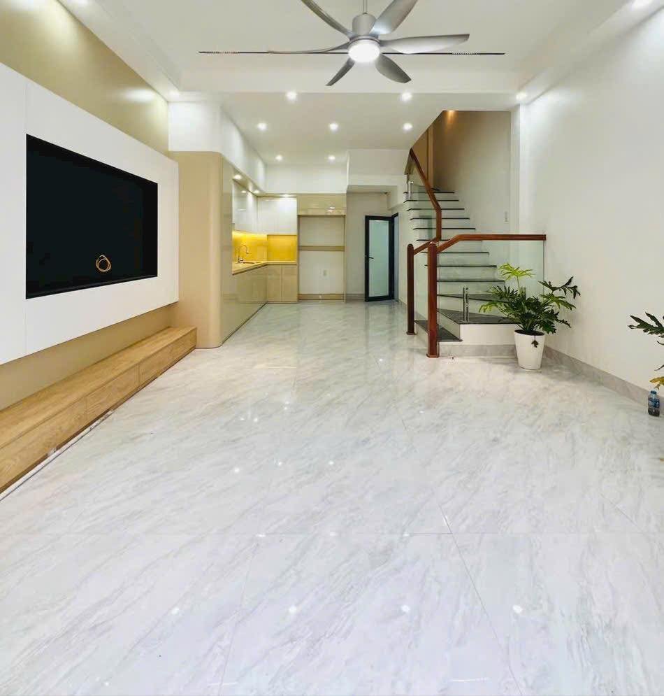 Bán nhà ngõ 108 Bùi Xương Trạch- Ngõ ba gác tránh- Quy hoạch ổn định- 66m, chỉ nhỉnh 6 tỷ - Ảnh chính