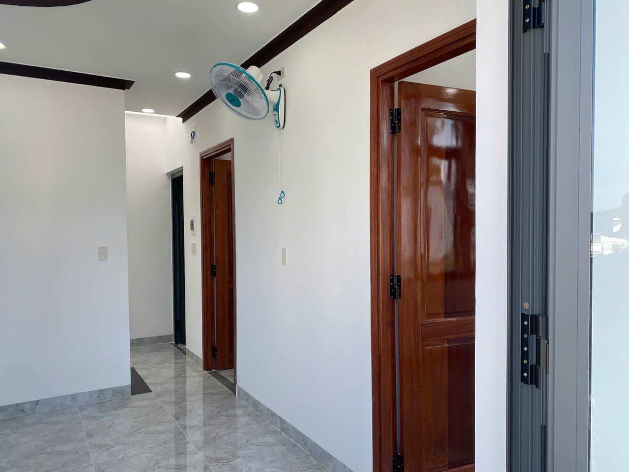 Bán nhà gần biển .<br> thông tin cơ bản: nhà 3 tầng đúc toàn bộ mới đường MAI AN TIÊM dt :64,1m2 giá - Ảnh 1