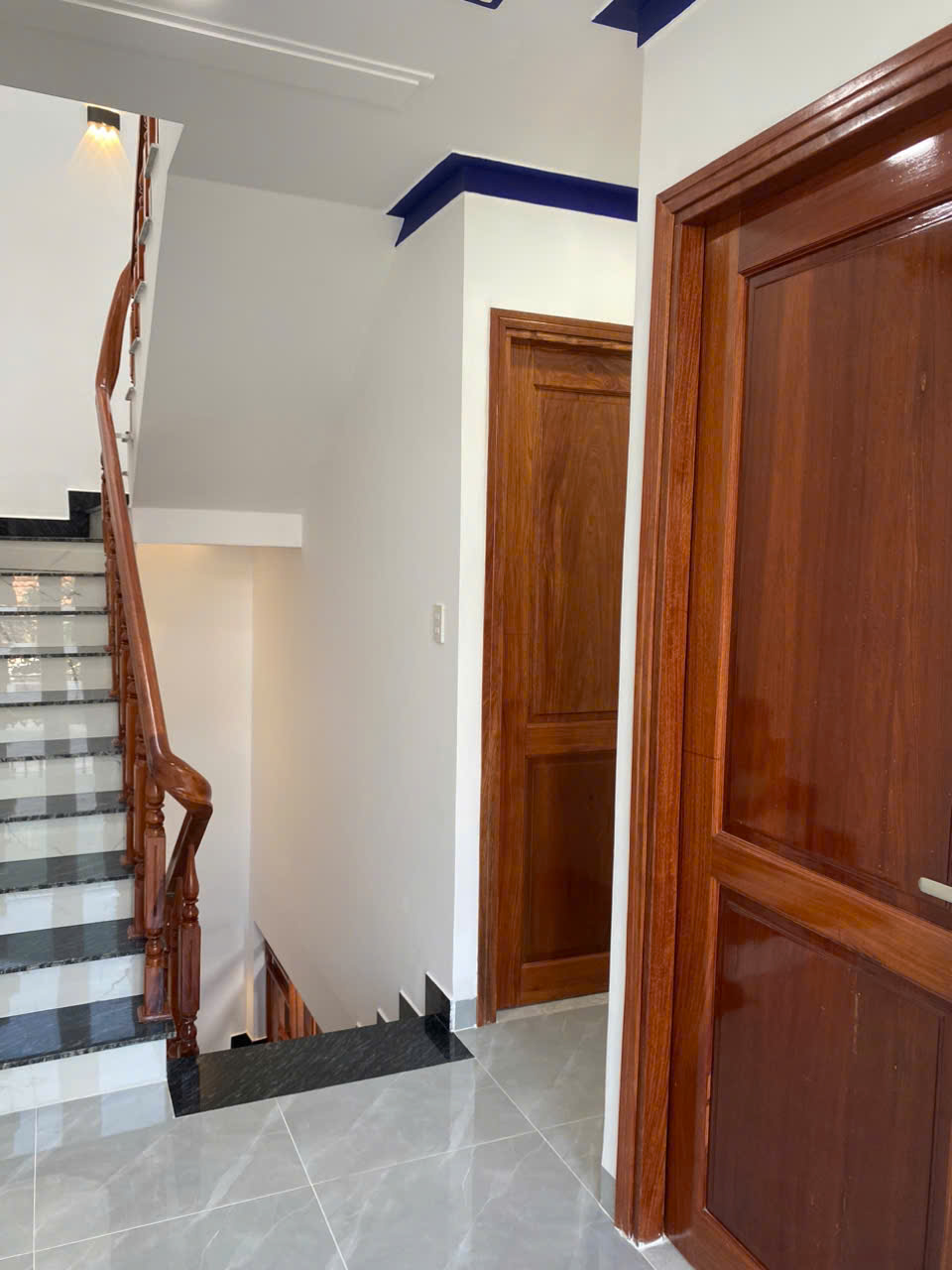 Bán nhà gần biển .<br> thông tin cơ bản: nhà 3 tầng đúc toàn bộ mới đường MAI AN TIÊM dt :64,1m2 giá - Ảnh 2