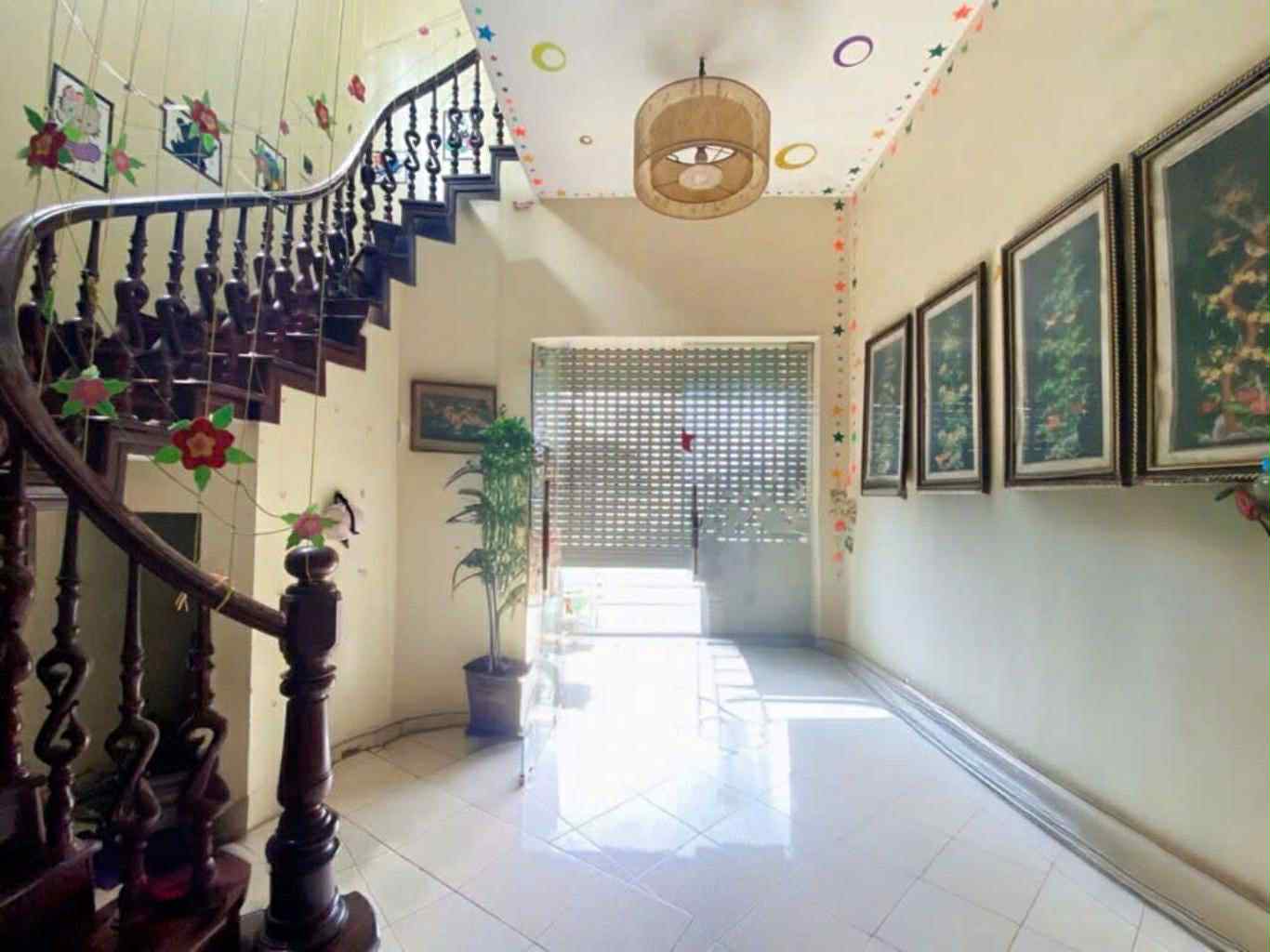 bán nhà mặt hồ Ngọc Lâm, 64m, mặt tiền 5.2m, ôtô đỗ cửa, gần đường Hồng Tiến kéo dài - Ảnh 2