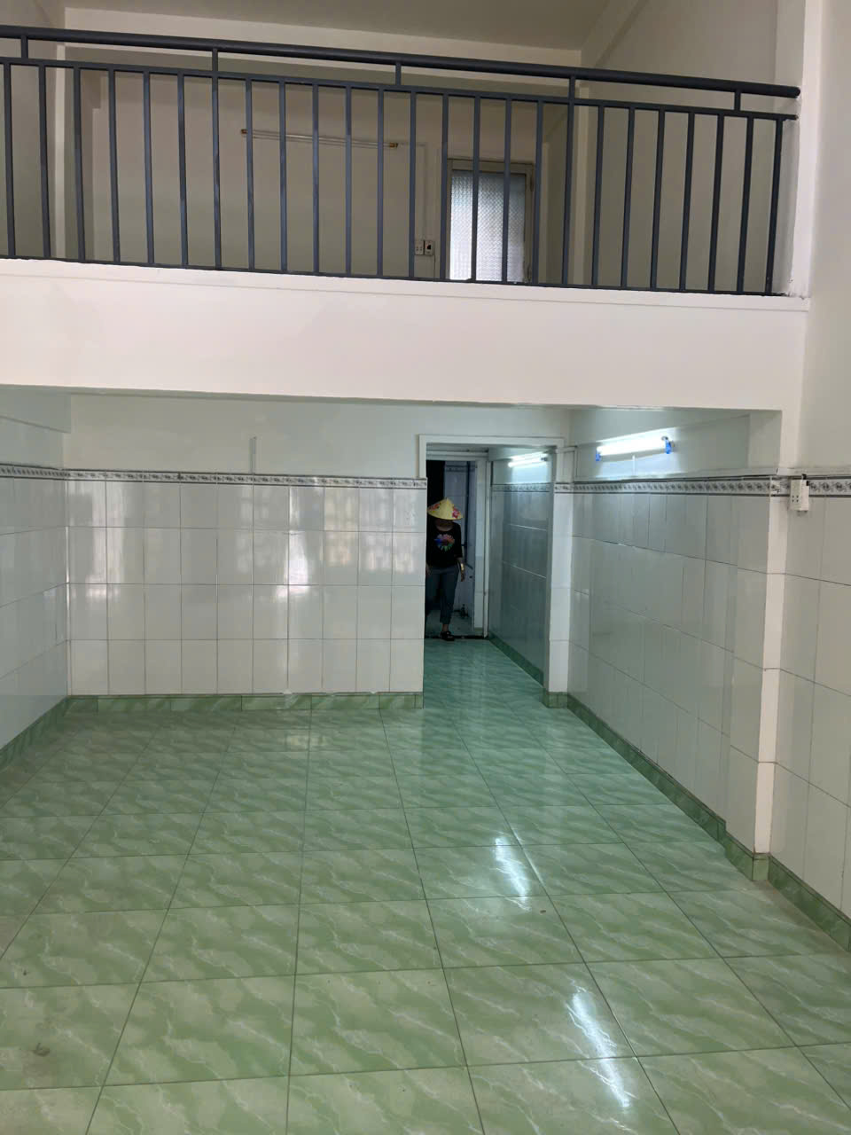 CHO THUÊ NHÀ 1 TRỆT 1 LỬNG 1 LẦU SÂN THƯỢNG 100M2 - MẶT TIỀN SỐ 15 CA VĂN THỈNH, P.11, Q.TÂN BÌNH - Ảnh 1
