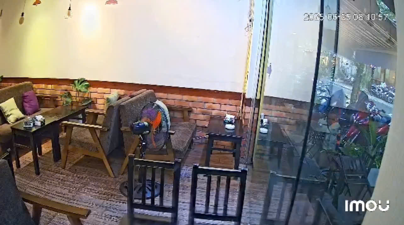 SANG NHƯỢNG QUÁN CAFE NGÕ 28 NGUYÊN HỒNG - Ảnh 2