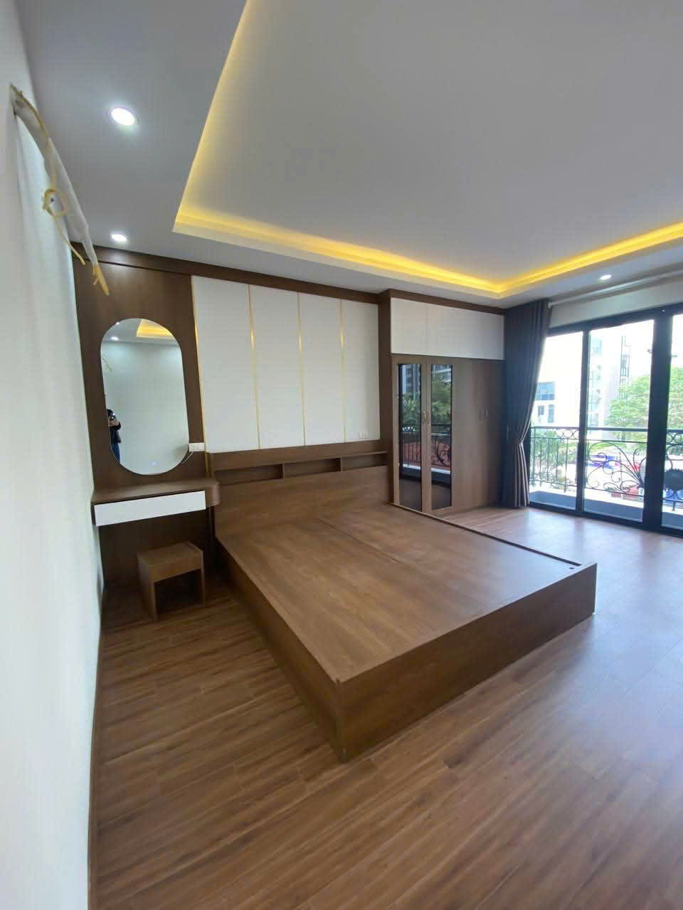 Bán nhà 31m2, 4PN, 3WC, ngõ 562/28 Lĩnh Nam, Hoàng Mai, 7.65 tỷ, sổ đỏchinh chu sẵn sàng giao dịch - Ảnh chính