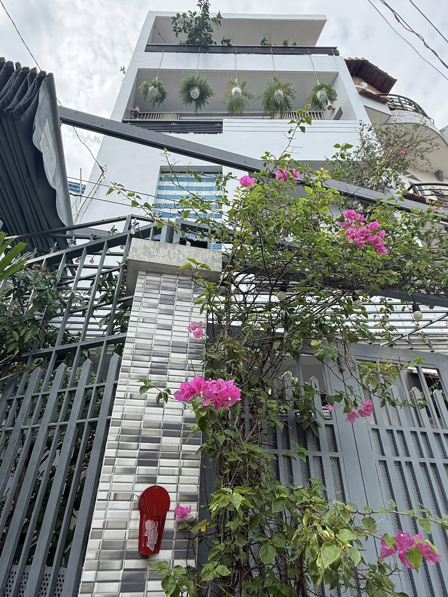NGÃ TƯ LẠC LONG QUÂN - ÂU CƠ, (5x13.5)m, 4 tầng, xe hơi đỗ cửa, 9.5 tỷ. - Ảnh 1