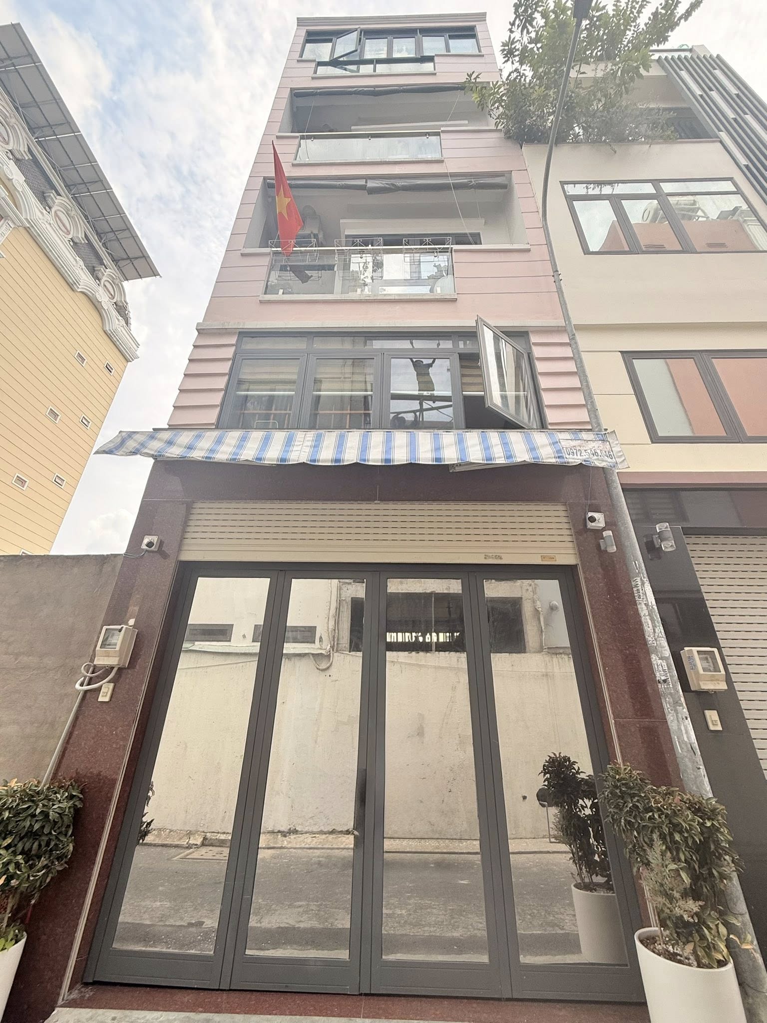 ĐẸP NHƯ NGỌC TRINH - TÂN BÌNH - LẠC LONG QUÂN, 55m2, 5 tầng, siêu xe ngủ nhà, giá bất ngờ. - Ảnh chính