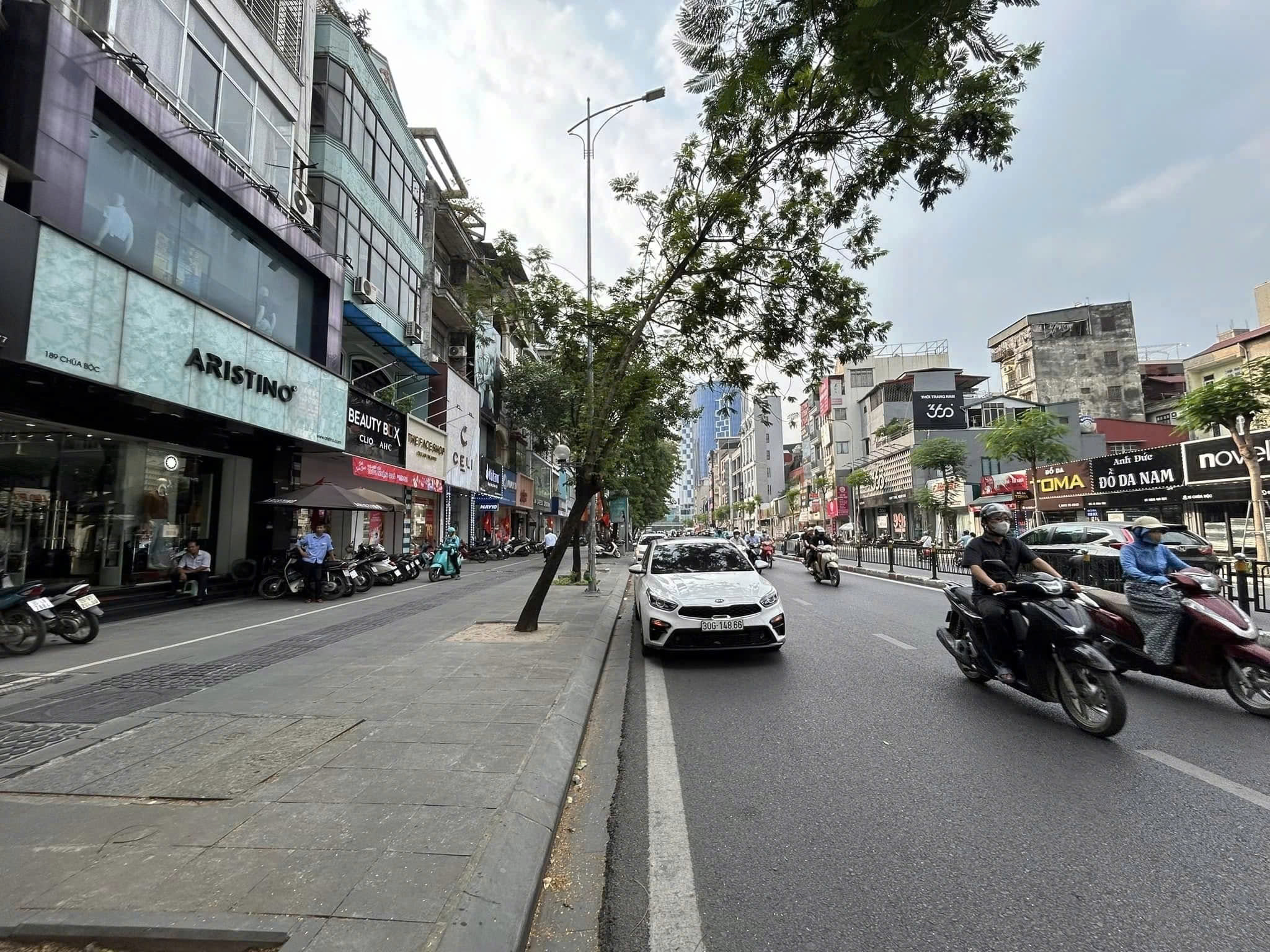 BÁN NHÀ MẶT PHỐ CHÙA BỘC, ĐỐNG ĐA - 52M² - MT 6.2M - VỈA HÈ RỘNG - KINH DOANH -GIÁ 38.5 TỶ - Ảnh chính