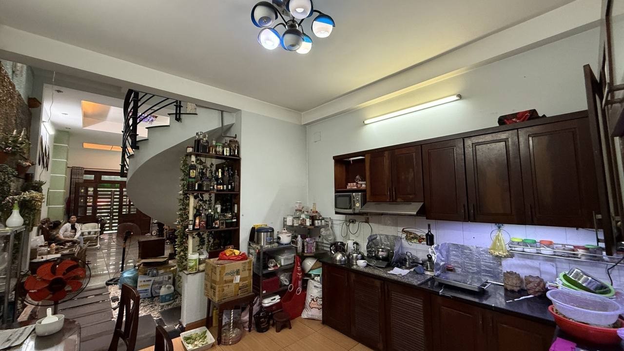 Bán nhà mặt phố 95m² - MTKD Võ Công Tồn, Q. Tân Phú - 7PN - 12,8 tỷ - Ảnh 2