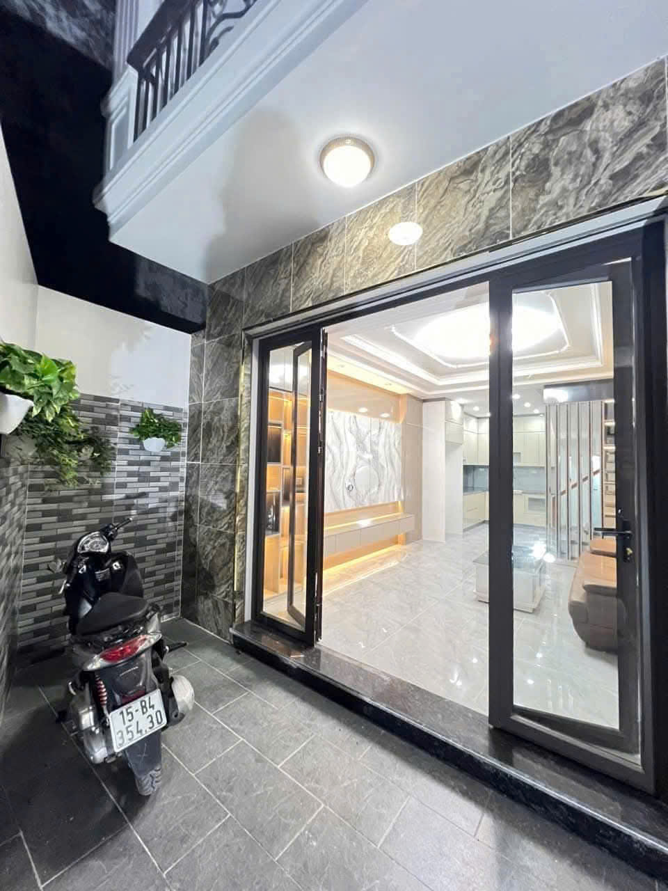 Siêu phẩm nhà xây mới, độc lập, sân cổng rộng 10 mâm cỗ phố Lê Lợi-Hải Phòng. - Ảnh chính