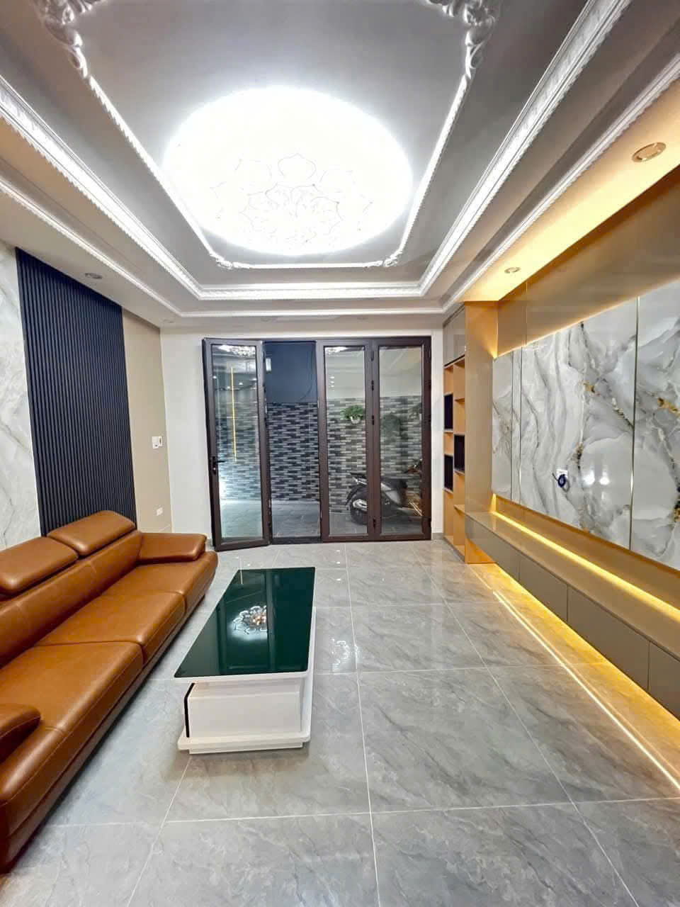 Siêu phẩm nhà xây mới, độc lập, sân cổng rộng 10 mâm cỗ phố Lê Lợi-Hải Phòng. - Ảnh 1