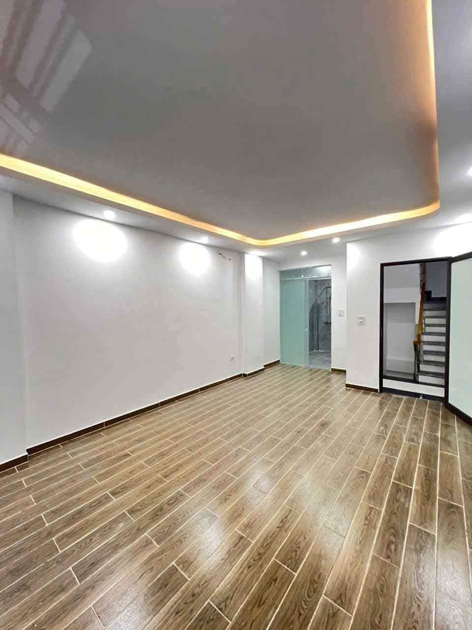 Siêu phẩm nhà xây mới, độc lập, sân cổng rộng 10 mâm cỗ phố Lê Lợi-Hải Phòng. - Ảnh 2