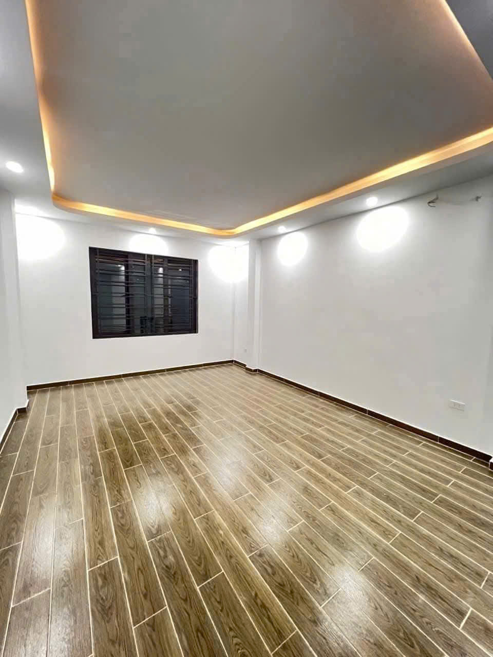 Siêu phẩm nhà xây mới, độc lập, sân cổng rộng 10 mâm cỗ phố Lê Lợi-Hải Phòng. - Ảnh 3