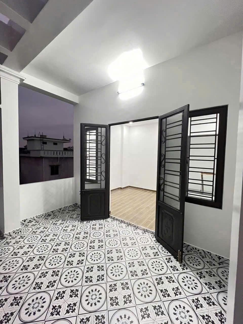 Siêu phẩm nhà xây mới, độc lập, sân cổng rộng 10 mâm cỗ phố Lê Lợi-Hải Phòng. - Ảnh 4