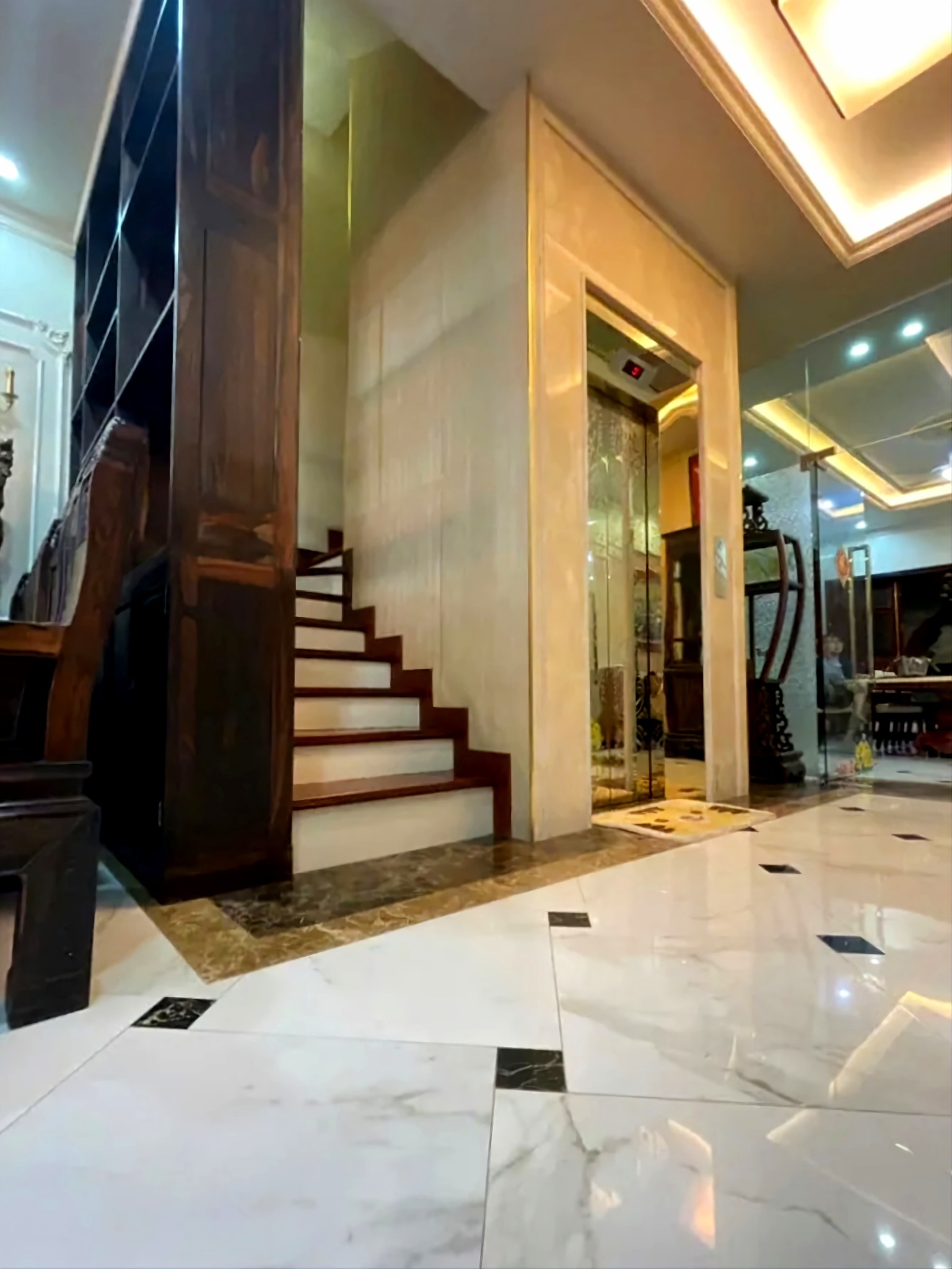 CỰC PHẨM-Ôtô tránh Phố Lạc Long Quân (Gần LOTTE) 100m/ 5T Thang máy, MT 5m 74.8 Tỷ - Ảnh 1