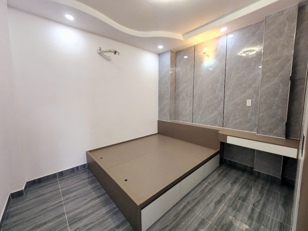Chủ cần bán gấp đường xe tăng, xe hơi ngủ nhà, tặng toàn bộ nội thất 100% - Ảnh 3