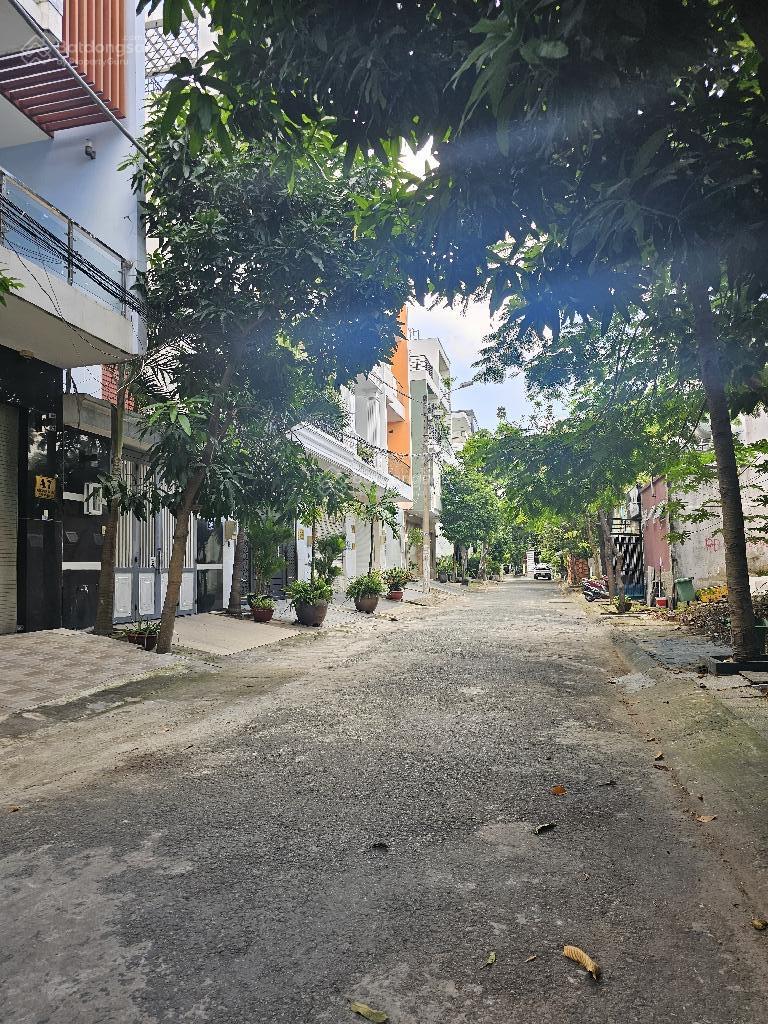 Nhà phố 92.5m2 - giá 13.6 tỷ - đang thu nhập mỗi tháng - đường D1, Q7 - Ảnh 1