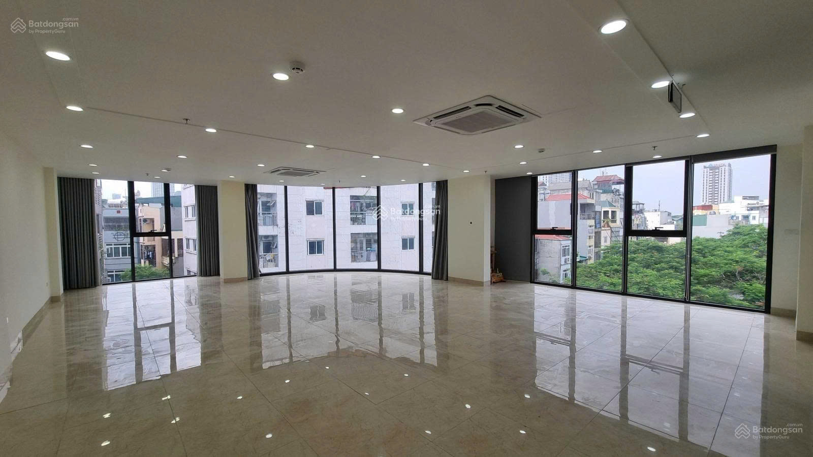 Cho Thuê Văn Phòng 7 Tầng 1 Hầm Mặt Phố Duy Tân, 140m² Giá Rẻ Cho Doanh Nghiệp Vừa và Nhỏ - Ảnh chính