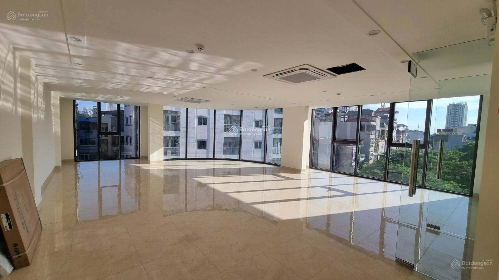 Cho Thuê Văn Phòng 7 Tầng 1 Hầm Mặt Phố Duy Tân, 140m² Giá Rẻ Cho Doanh Nghiệp Vừa và Nhỏ - Ảnh 1