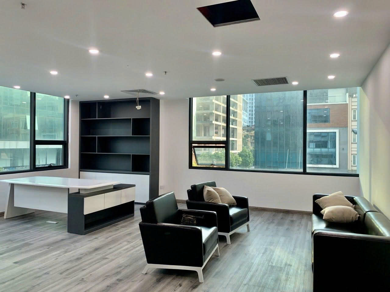 Cho Thuê Văn Phòng 7 Tầng 1 Hầm Mặt Phố Duy Tân, 140m² Giá Rẻ Cho Doanh Nghiệp Vừa và Nhỏ - Ảnh 3