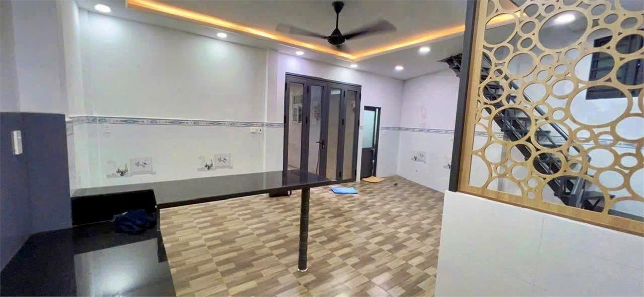 **Bán nhà Mặt tiền Nguyễn Thanh Tuyền** phường 3, Tân Bình (4*17) 4 tầng - Ảnh chính