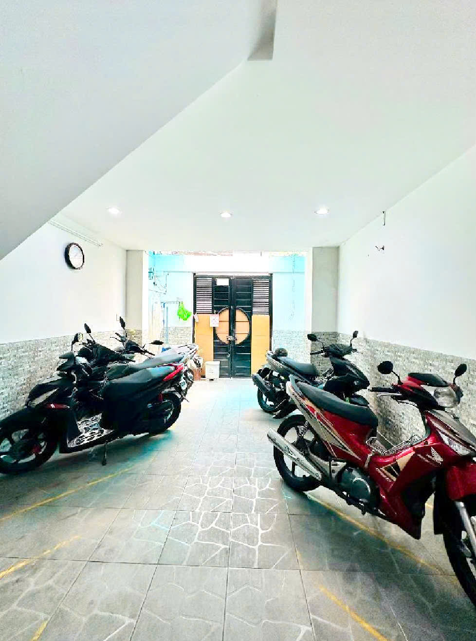 BÁN NHÀ Q10- HẺM XE TẢI THÀNH THÁI- NGANG 8M- CAO 5 TẦNG THU NHẬP 3.6 TỶ/5NĂM. Mr Vũ: 0933 910 039 - Ảnh 3