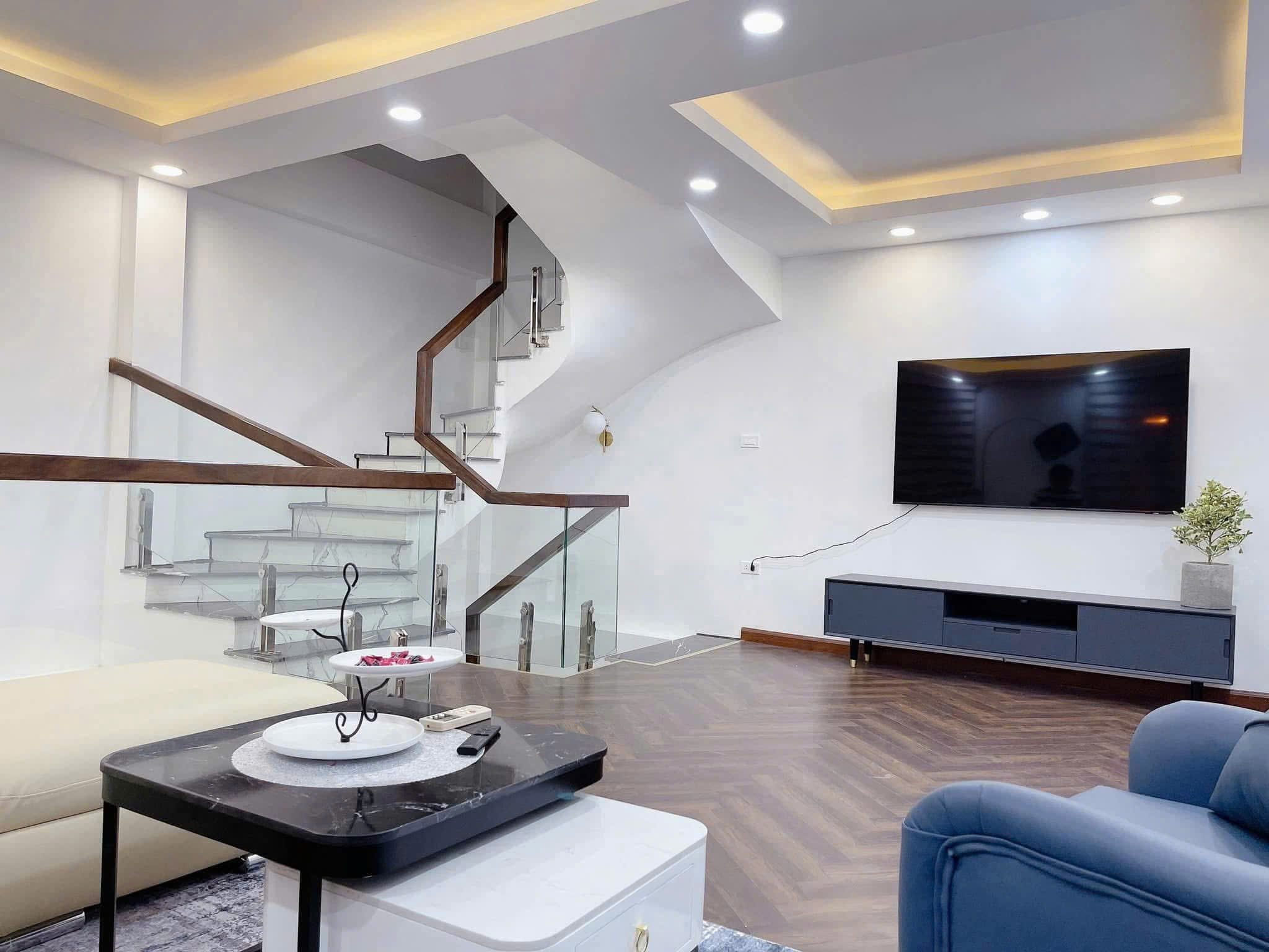 Cho thuê nhà mới - full đồ - ô tô Kim Ngưu, Hai Bà Trưng 50m x 5T, MT 5m giá 20 triệu - Ảnh chính