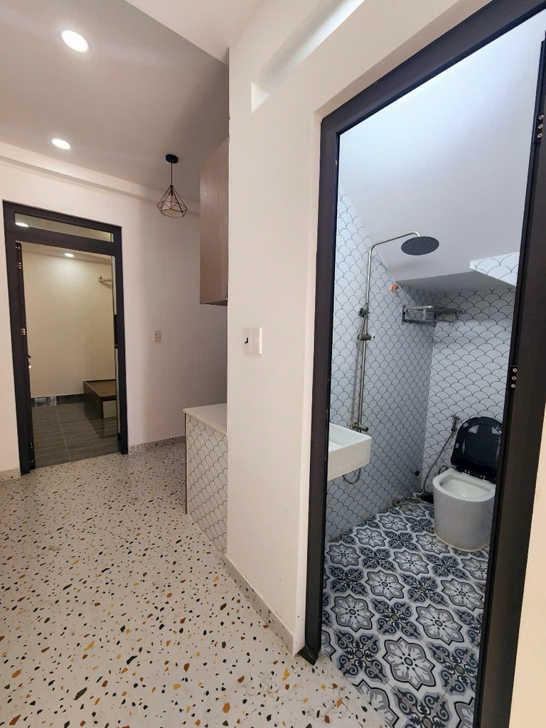 Chủ cần bán gấp đường xe tăng, xe hơi ngủ nhà, tặng toàn bộ nội thất 100% - Ảnh 1