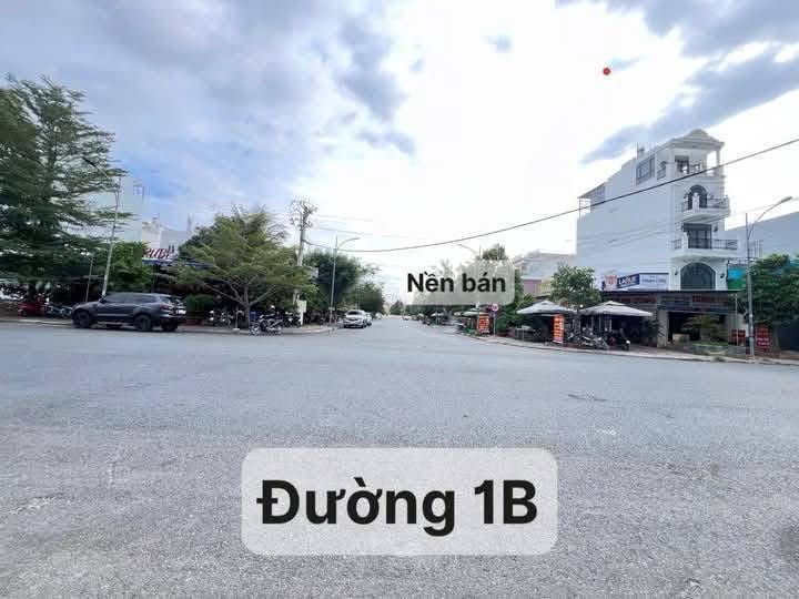Bán GẤP Nền - MẶT TIỀN - vị trí đẹp✔Đối diện cổng trường Trần Hoàng Na - Ảnh 1