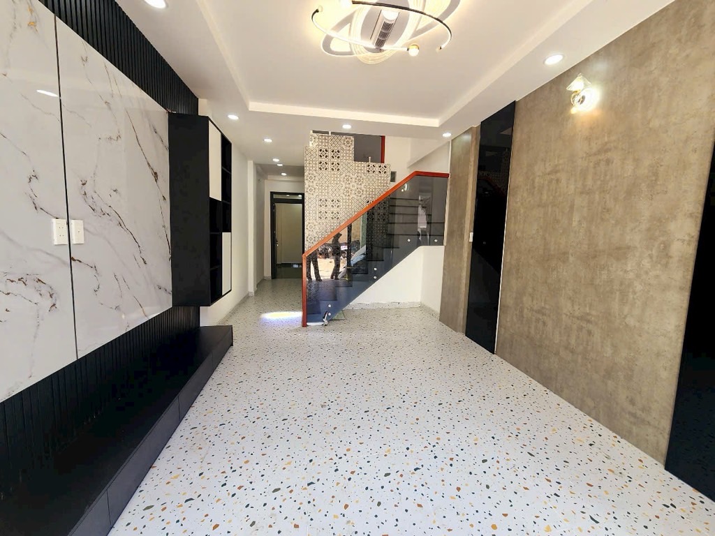 Chủ cần bán gấp đường xe tăng, xe hơi ngủ nhà, tặng toàn bộ nội thất 100% - Ảnh chính