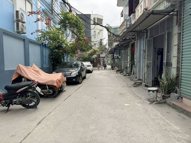 Cần bán 47,4m2 đất tặng nhà 3 tầng cũ tại ngõ 765 Nguyễn Văn Linh. Gần đường Cầu Bây và Cty May 10 - Ảnh 1