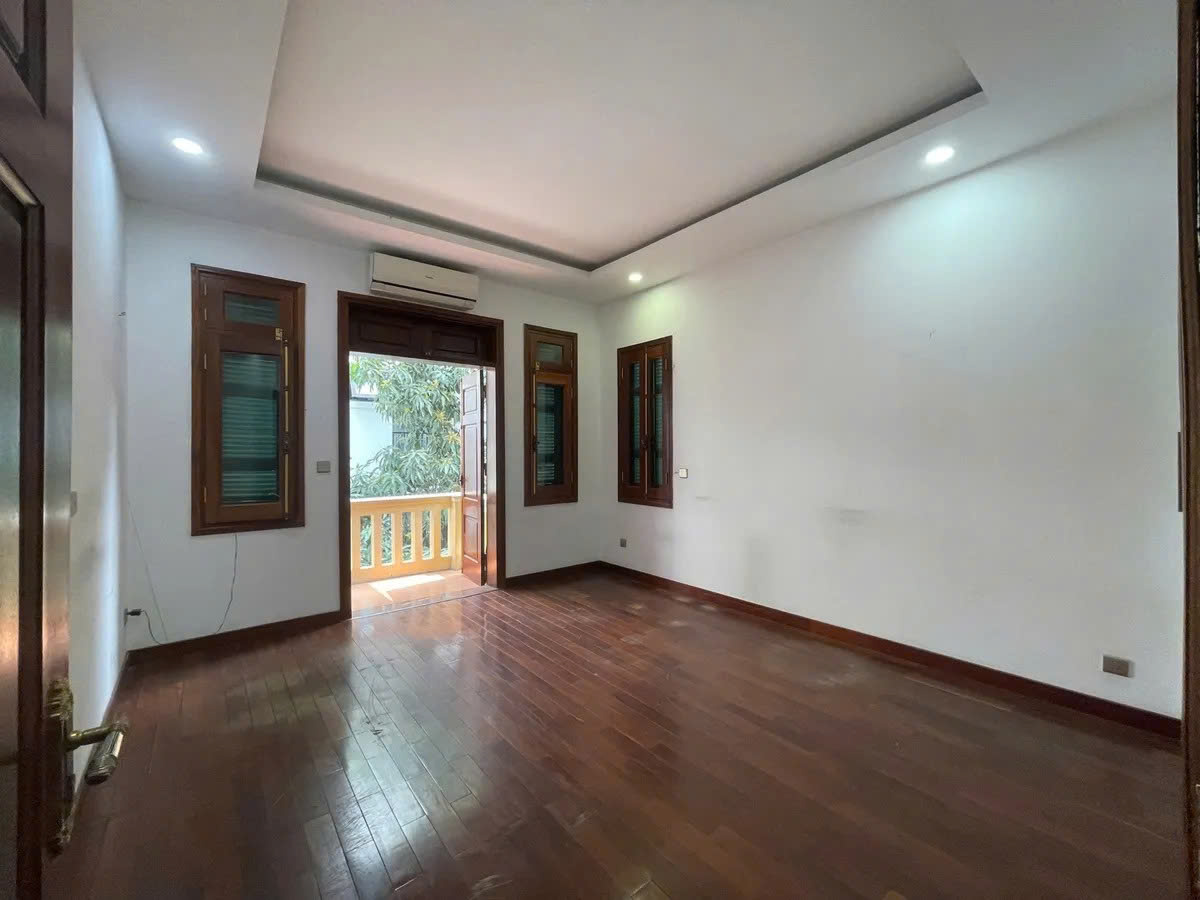 Bán nhà Lạc Long Quân 52m2. 5 tầng. mặt tiền 4.1m. giá 19 tỷ Tây Hồ Hà Nội - Ảnh 3