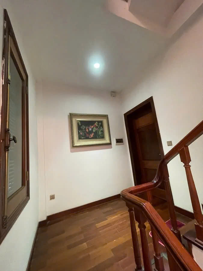Bán nhà Lạc Long Quân 52m2. 5 tầng. mặt tiền 4.1m. giá 19 tỷ Tây Hồ Hà Nội - Ảnh 4