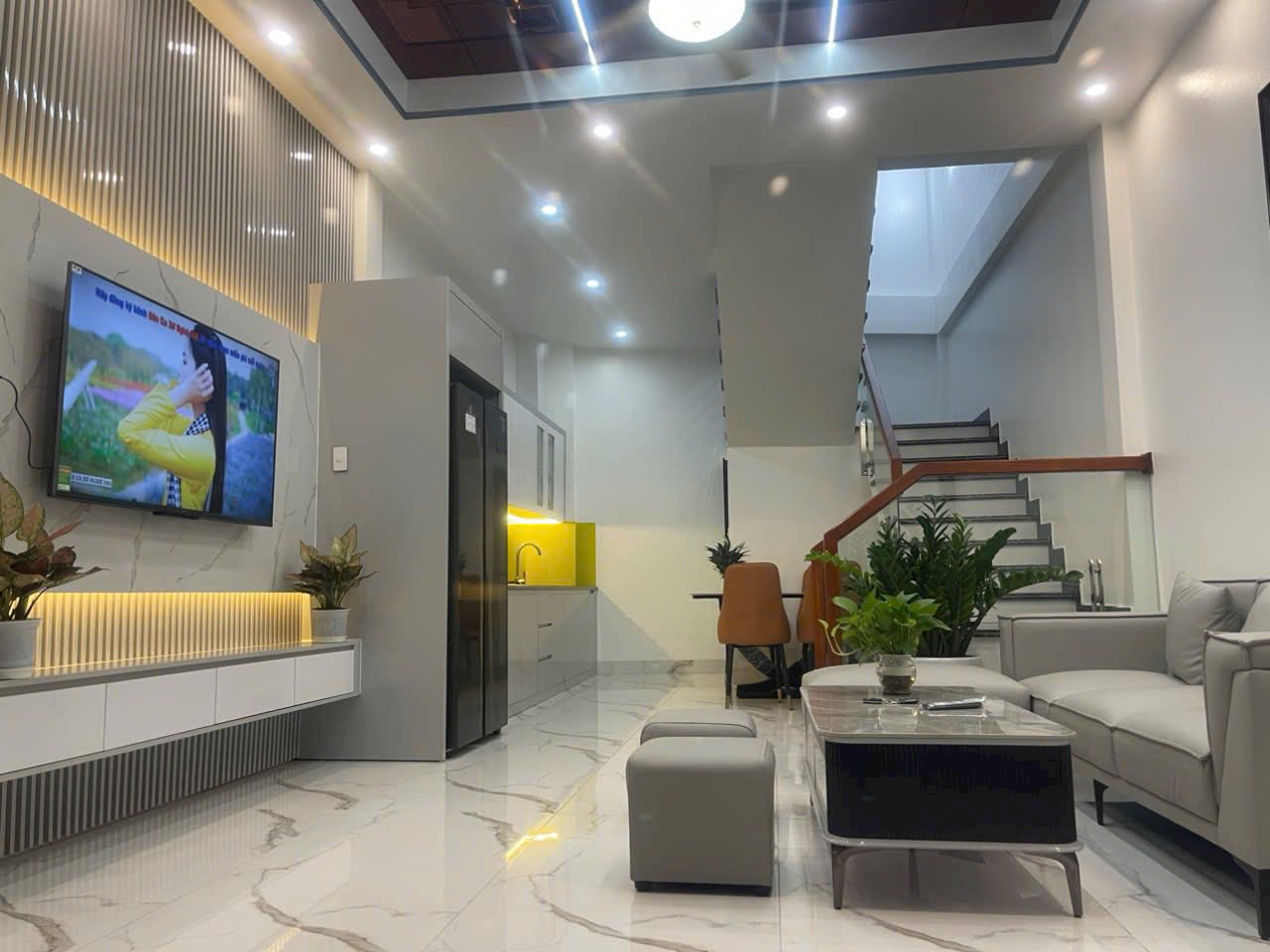Bán căn nhà 4 tầng, 3 ngủ ngõ phố Vũ Hựu, TP HD nay là TP HP mới, 40m2, mt 4.5m, 2.78 tỷ - Ảnh 1