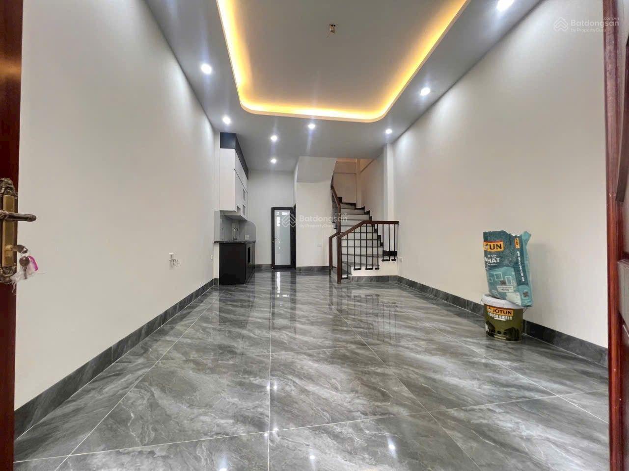 Bán nhà phố Thạch Bàn Long Biên 5 tỷ 35m2, 5 tầng MT 4m, ô tô KD sát trường cấp 3 Thạch Bàn - Ảnh 1