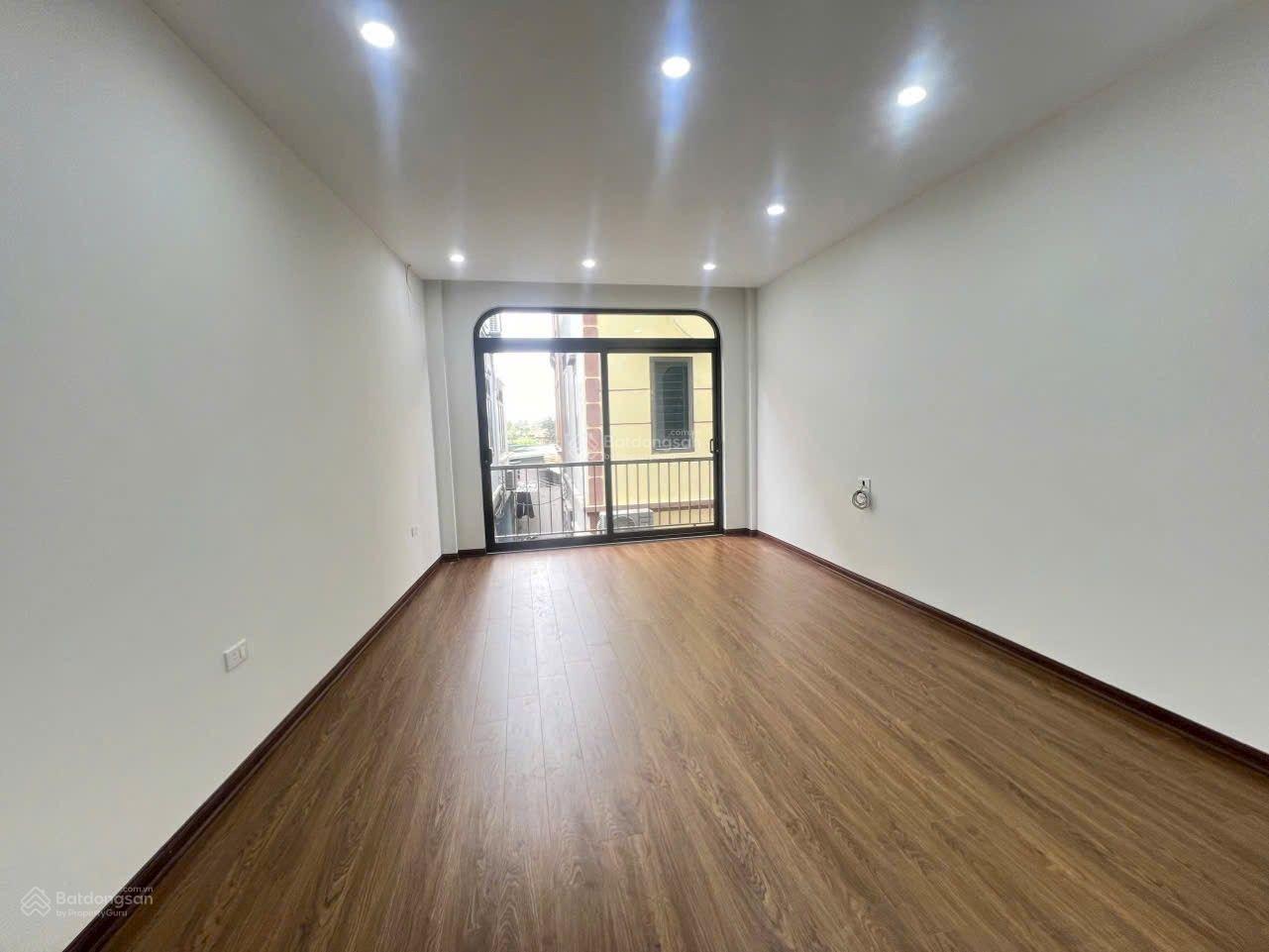 Bán nhà phố Thạch Bàn Long Biên 5 tỷ 35m2, 5 tầng MT 4m, ô tô KD sát trường cấp 3 Thạch Bàn - Ảnh 2