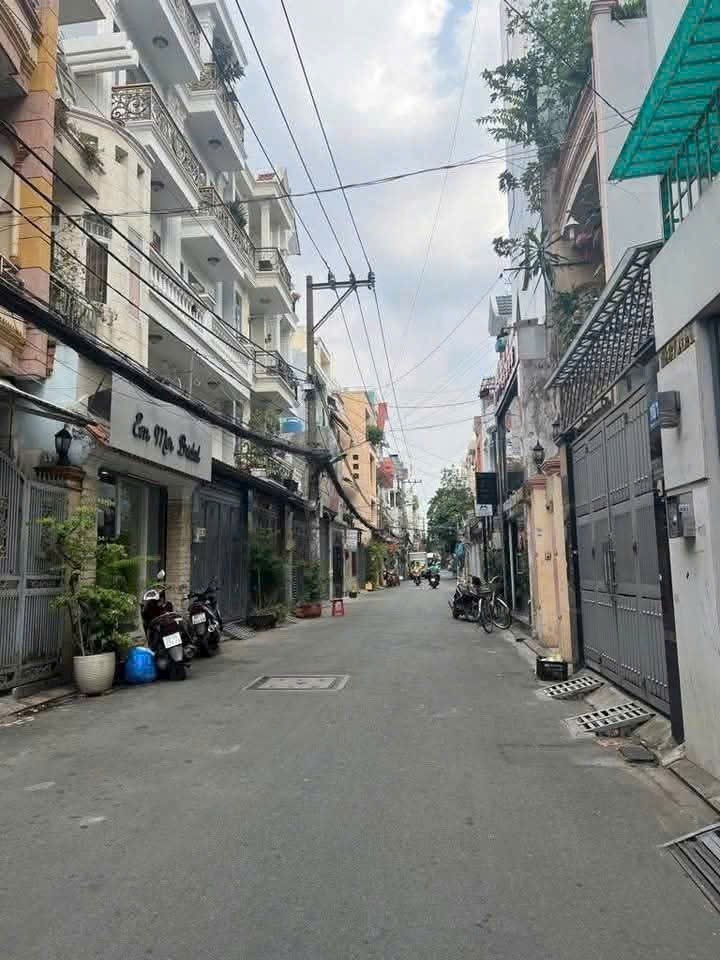 NHÀ BÁN - NGAY KHU TRUNG TÂM QUẬN GV - GẦN CHỢ HẠNH THÔNG TÂY QUANG TRUNG - 120M²(5×24) - HẺM Ô TÔ TRÁNH CHỈ 9.X TỶ - Ảnh 2