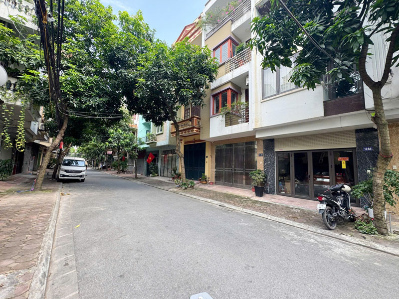 Cần bán 58,8m2 nhà 4 tầng dân xây, khu tập thể 918, Phường Long Biên. An ninh tốt, dân trí cao, tiện - Ảnh chính