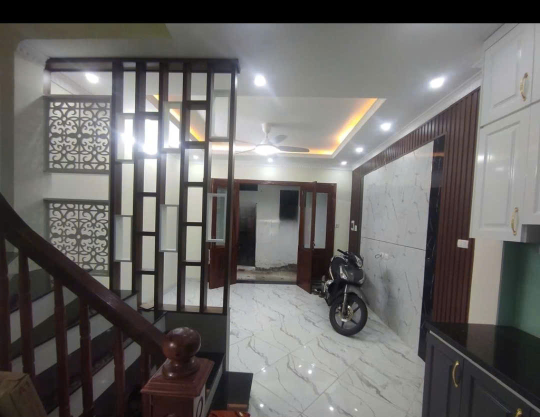 Cho Thuê nhà ngõ 38 Đê Tô Hoàng -  Hai Bà Trưng 30m x 5T giá 13 triệu, 20m ra ô tô - Ảnh chính