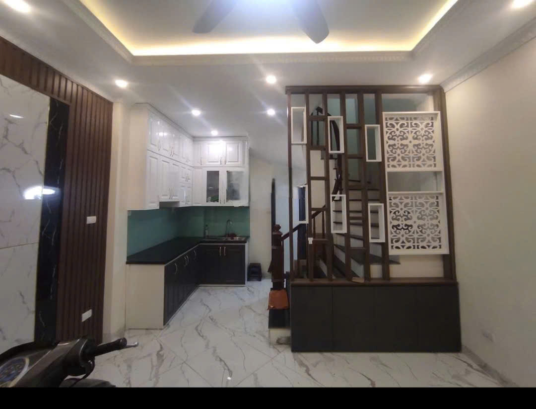 Cho Thuê nhà ngõ 38 Đê Tô Hoàng -  Hai Bà Trưng 30m x 5T giá 13 triệu, 20m ra ô tô - Ảnh 1