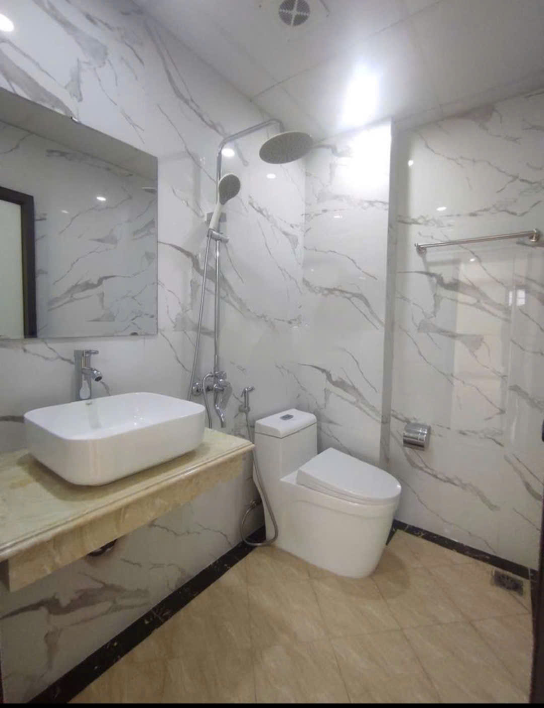 Cho Thuê nhà ngõ 38 Đê Tô Hoàng -  Hai Bà Trưng 30m x 5T giá 13 triệu, 20m ra ô tô - Ảnh 3