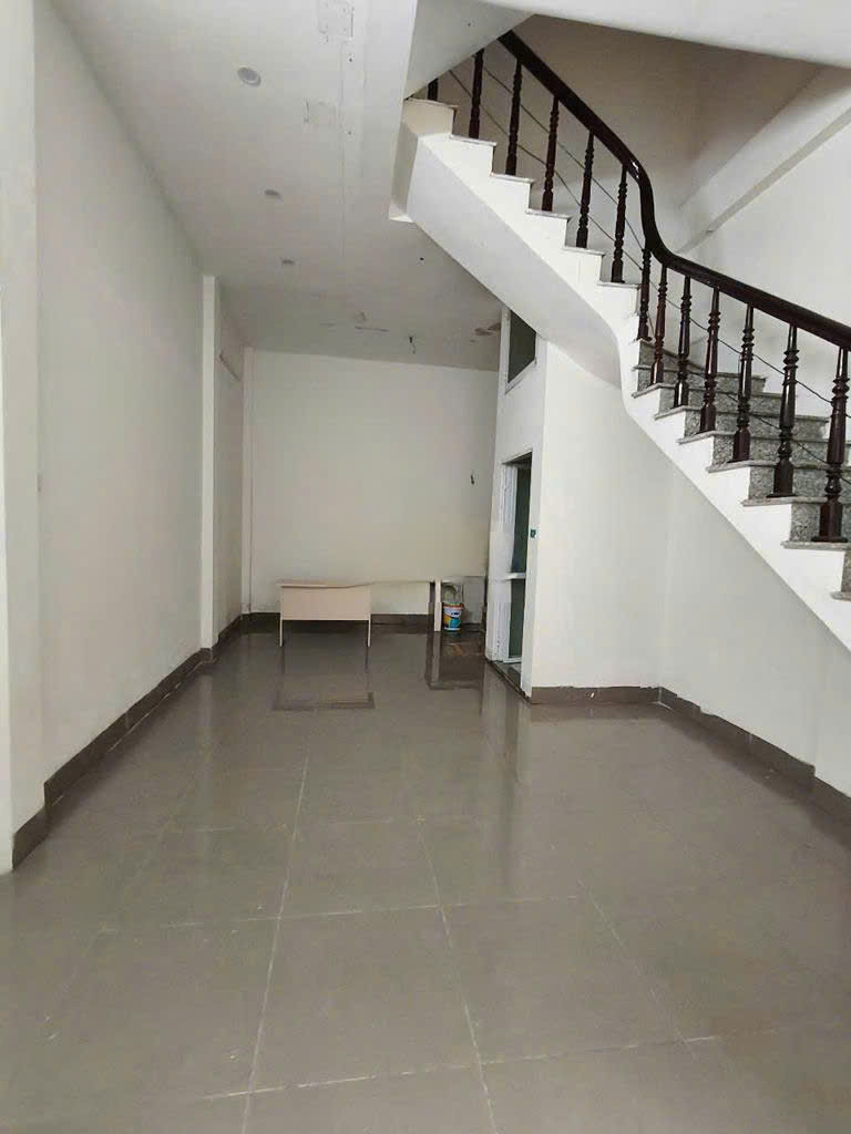 Cho thuê nhà ngõ 840  Bạch Đằng, Hai Bà Trưng 40m x 4T, 5PN3VS giá 13.5TR, ô tô đỗ cửa - Ảnh 1